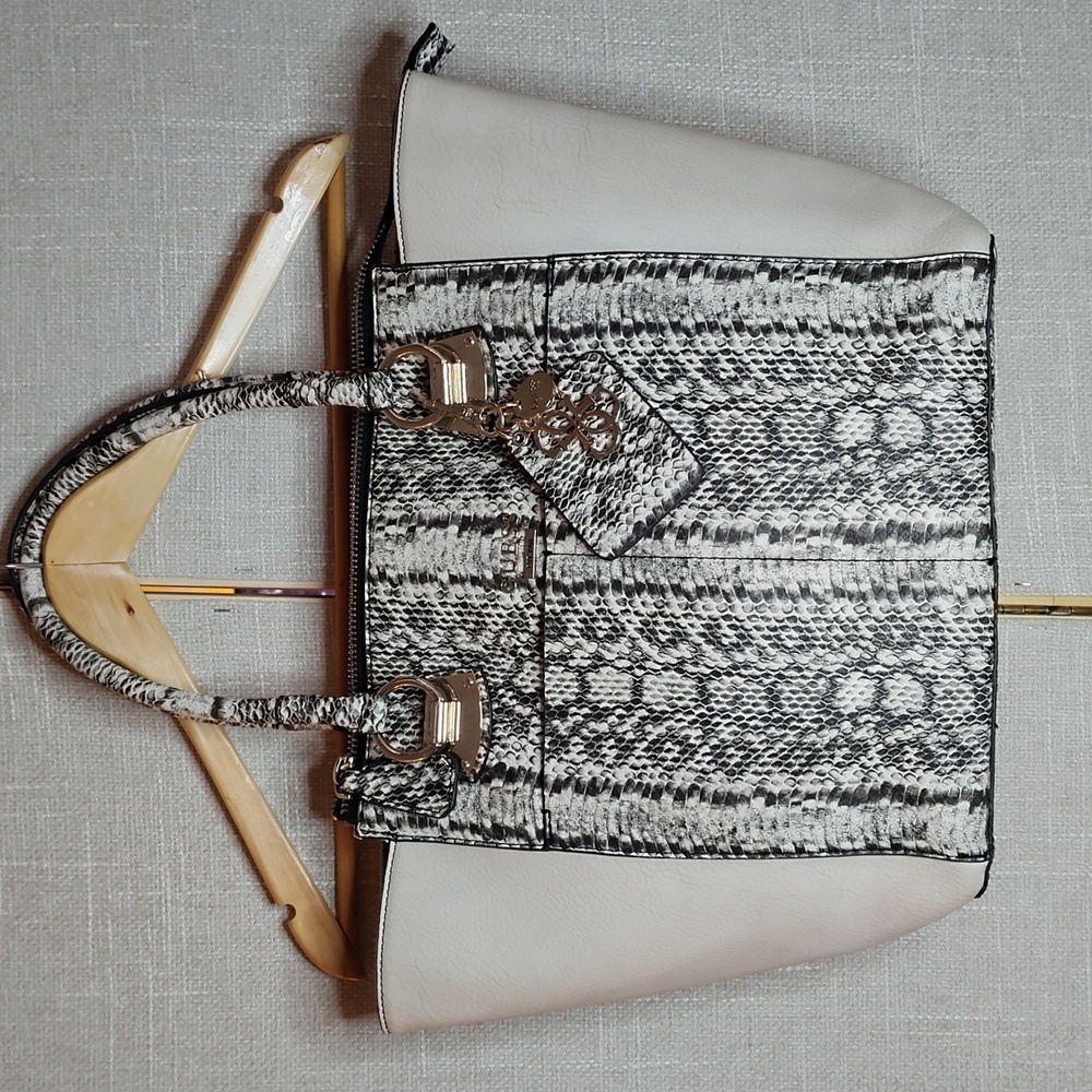 Rare Guess Tote Bag – Cream, Black and White Women's Shoulder Purse. - Picture 2 of 9